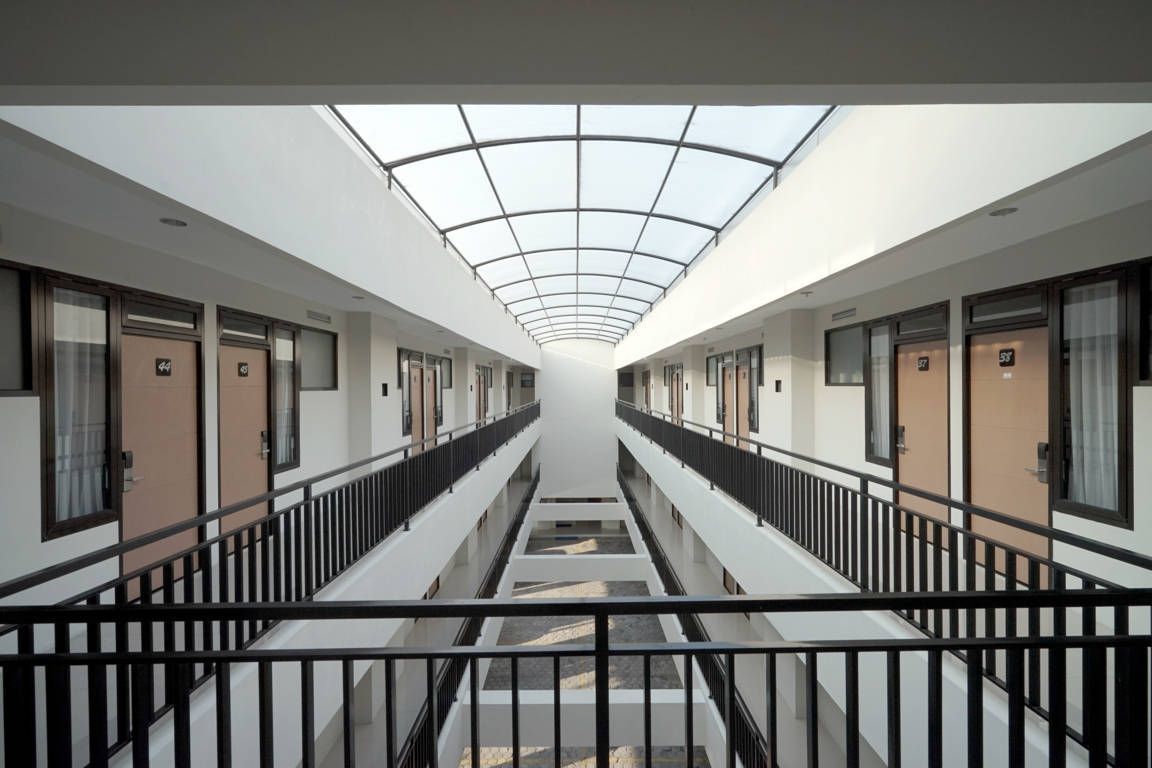 D'Paragon Manduro Image